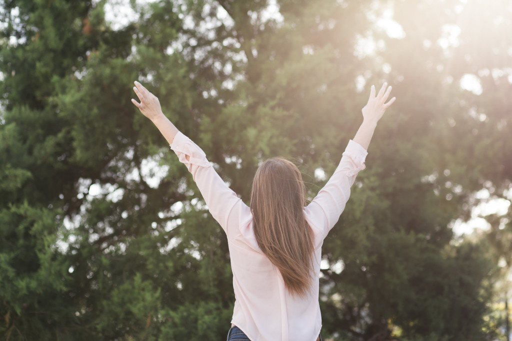 Introverts feel happier with friends 